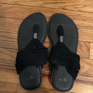 Sanuk multiwear yoga mat sandals